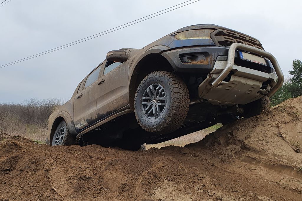 offroad vezetéstechnika oktatás