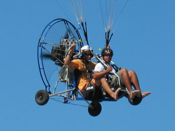 Repülés motoros siklóernyővel